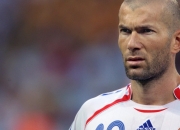 开云体育官网-恩比德连续得分狂潮击溃湖人，老鹰主场大胜显统治力