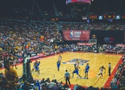 开云体育下载-压力熔炉铸就英雄，德罗赞逆境爆发，上海队鏖战火箭启示录