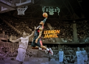 开云官方app入口-赛道上的宿命对决，塞恩斯高光时刻引领迈凯伦鏖战威廉姆斯