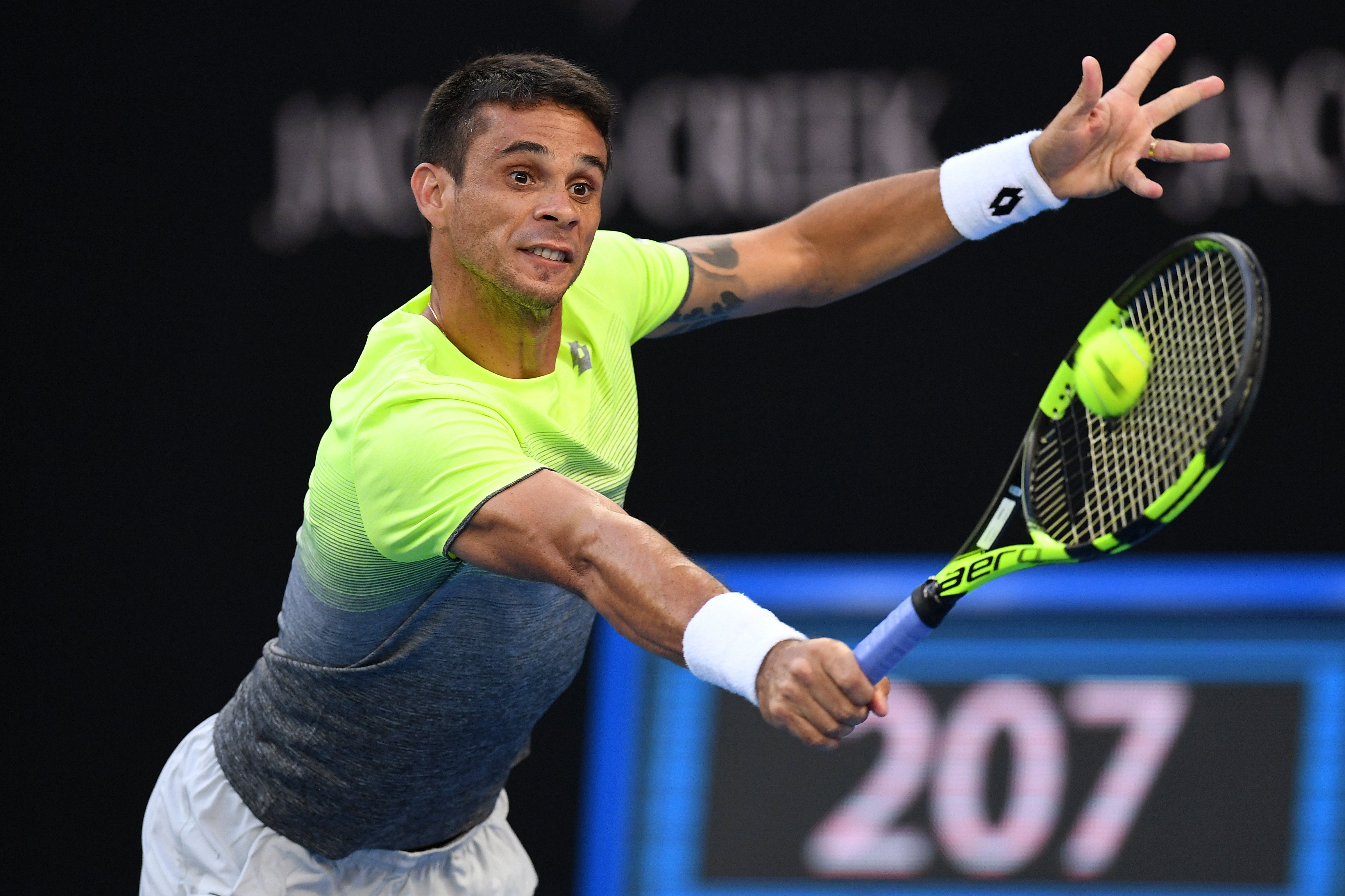 包含欧洲网球队完胜西班牙网球队，克耶高斯惊艳世界的词条