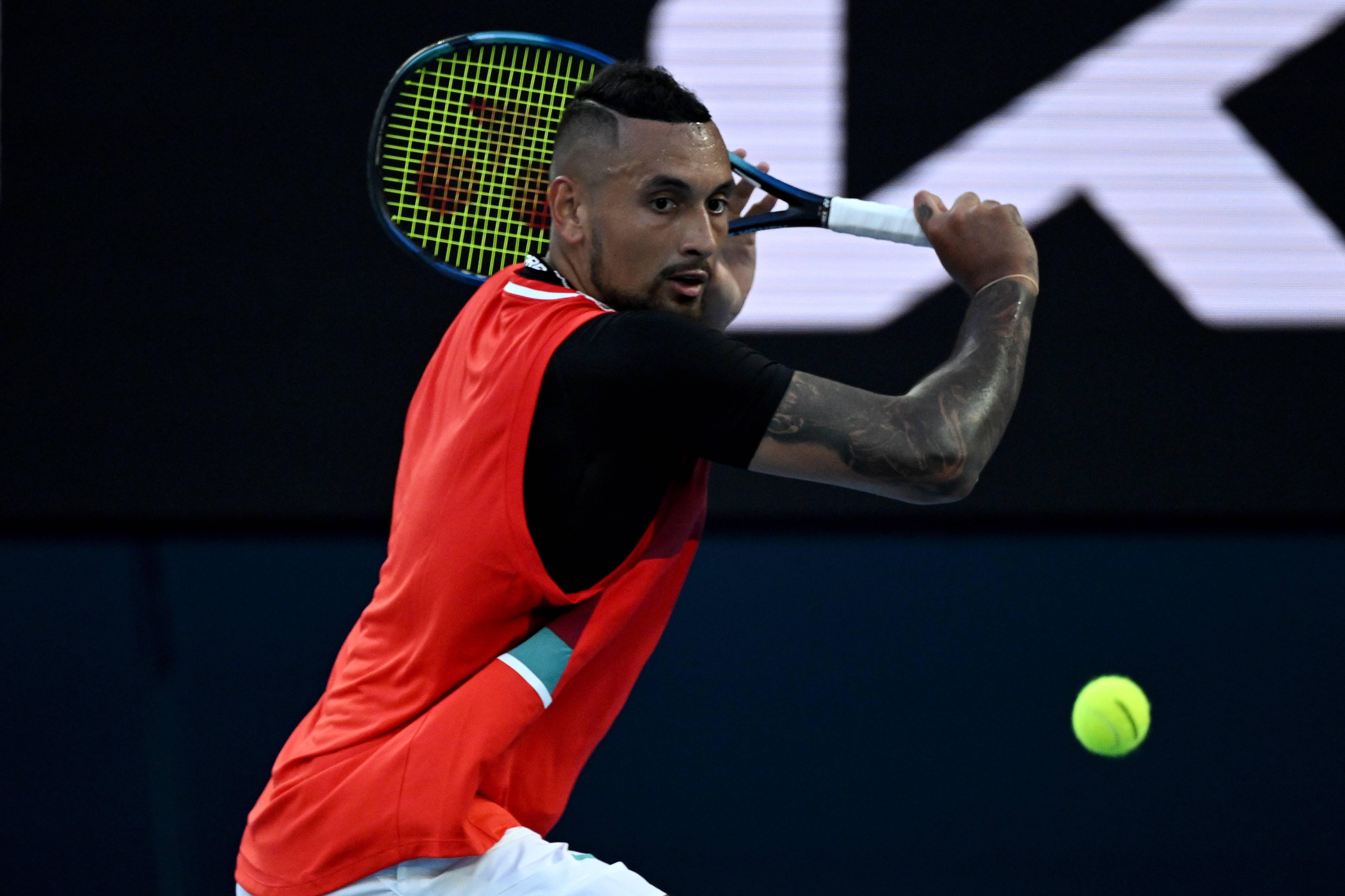 包含欧洲网球队完胜西班牙网球队，克耶高斯惊艳世界的词条