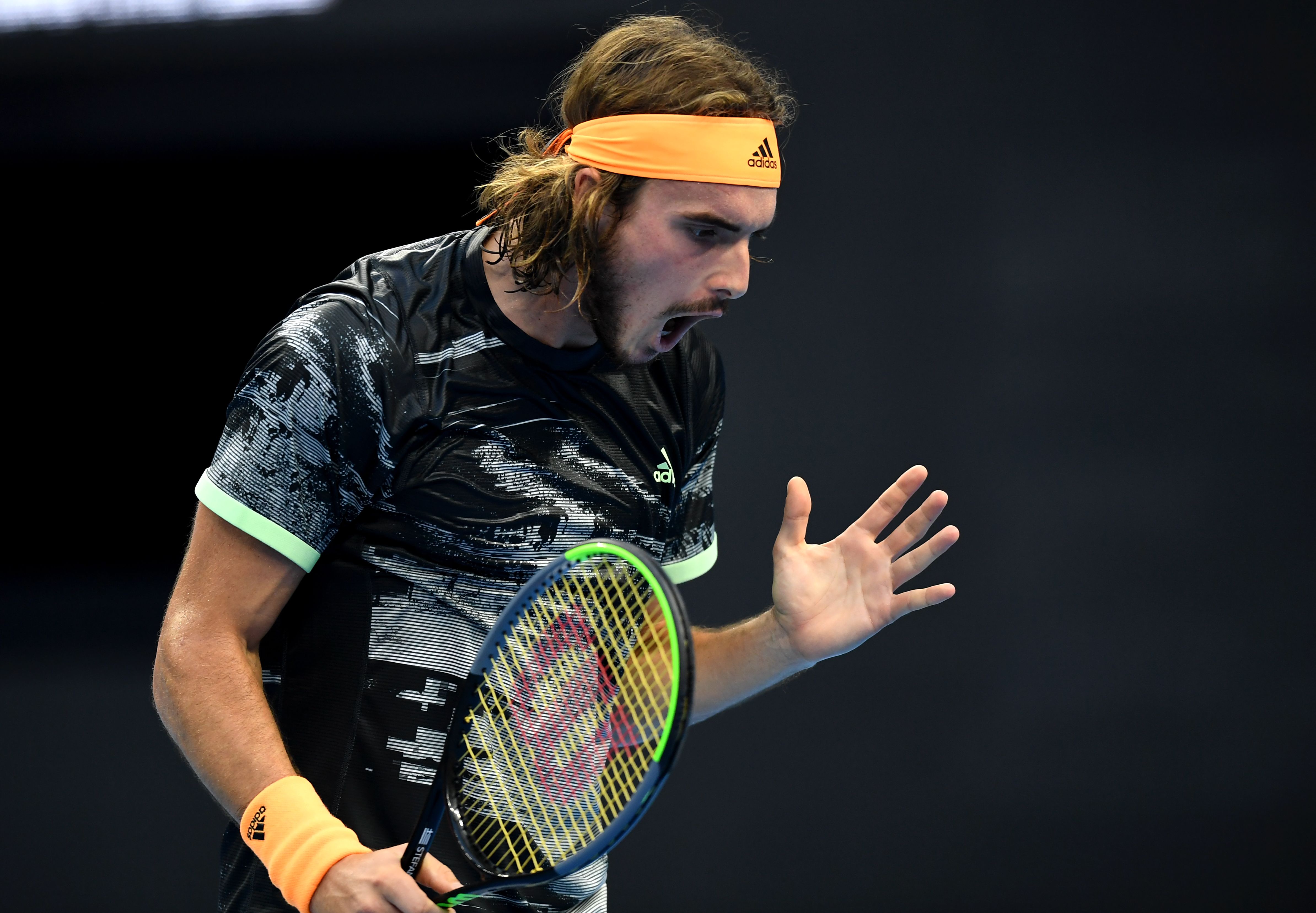 西班牙网球队力克美国网球队，西西帕斯送出助攻的简单介绍