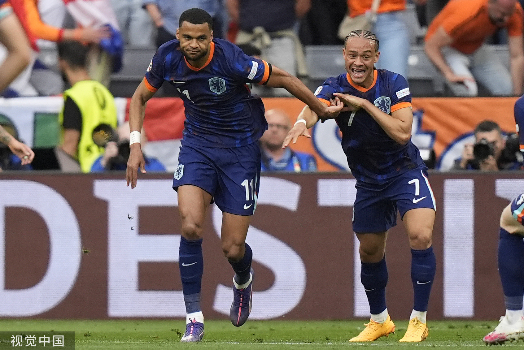 荷兰队锋线火力全开，大胜对手