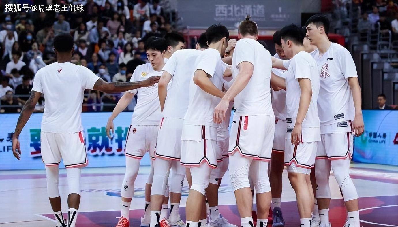 各路豪强争相夺冠，竞争日益激烈的简单介绍