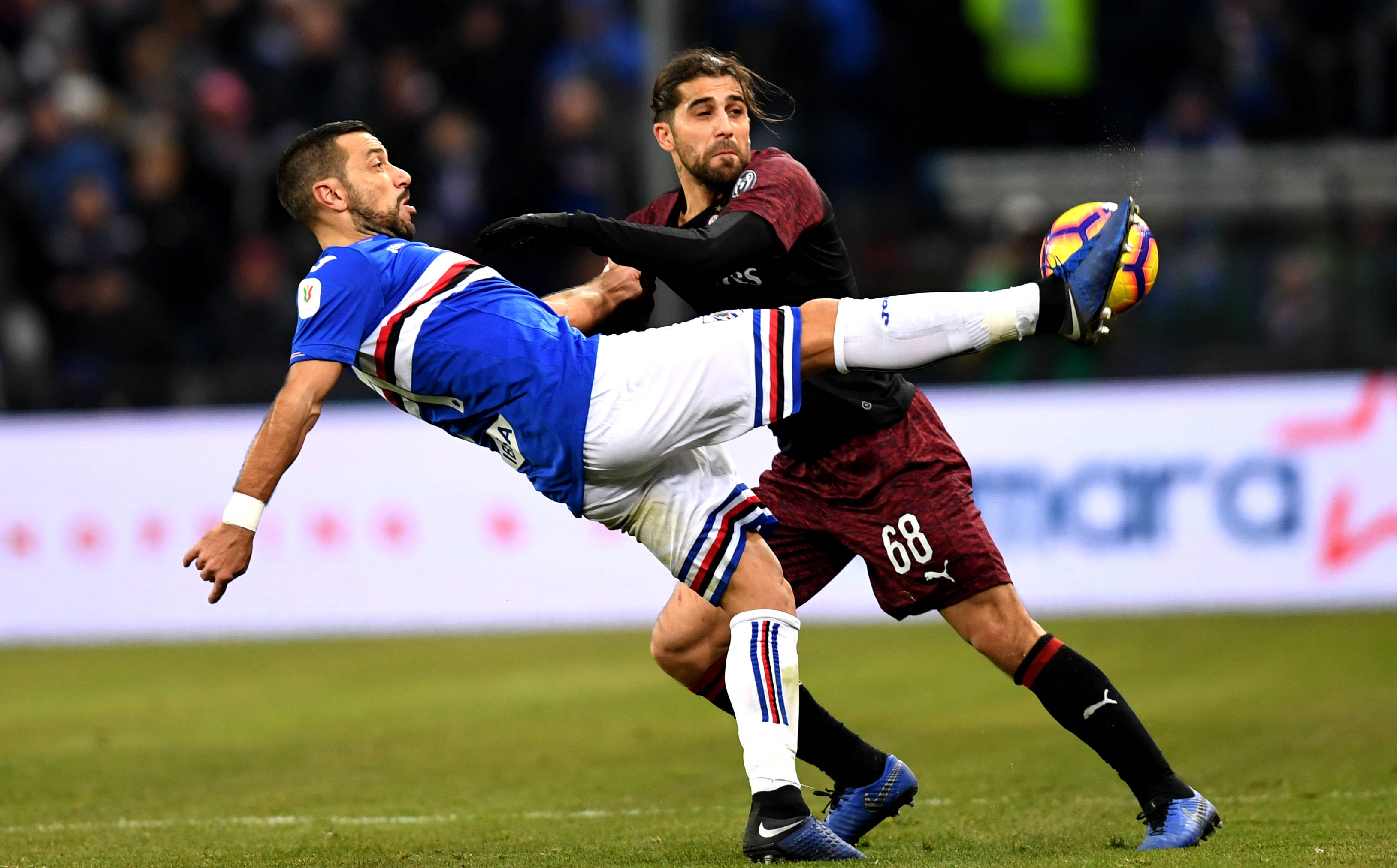 关于壮观一幕：赛场上发生的战术变化的信息