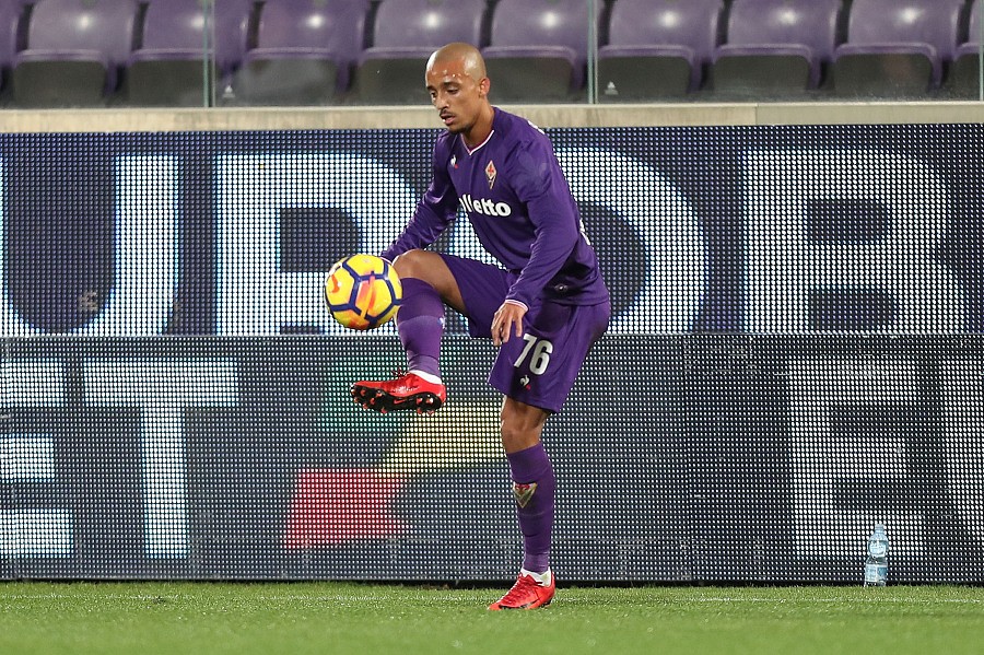 包含佛罗伦萨签下新后卫，提升了防线实力的词条