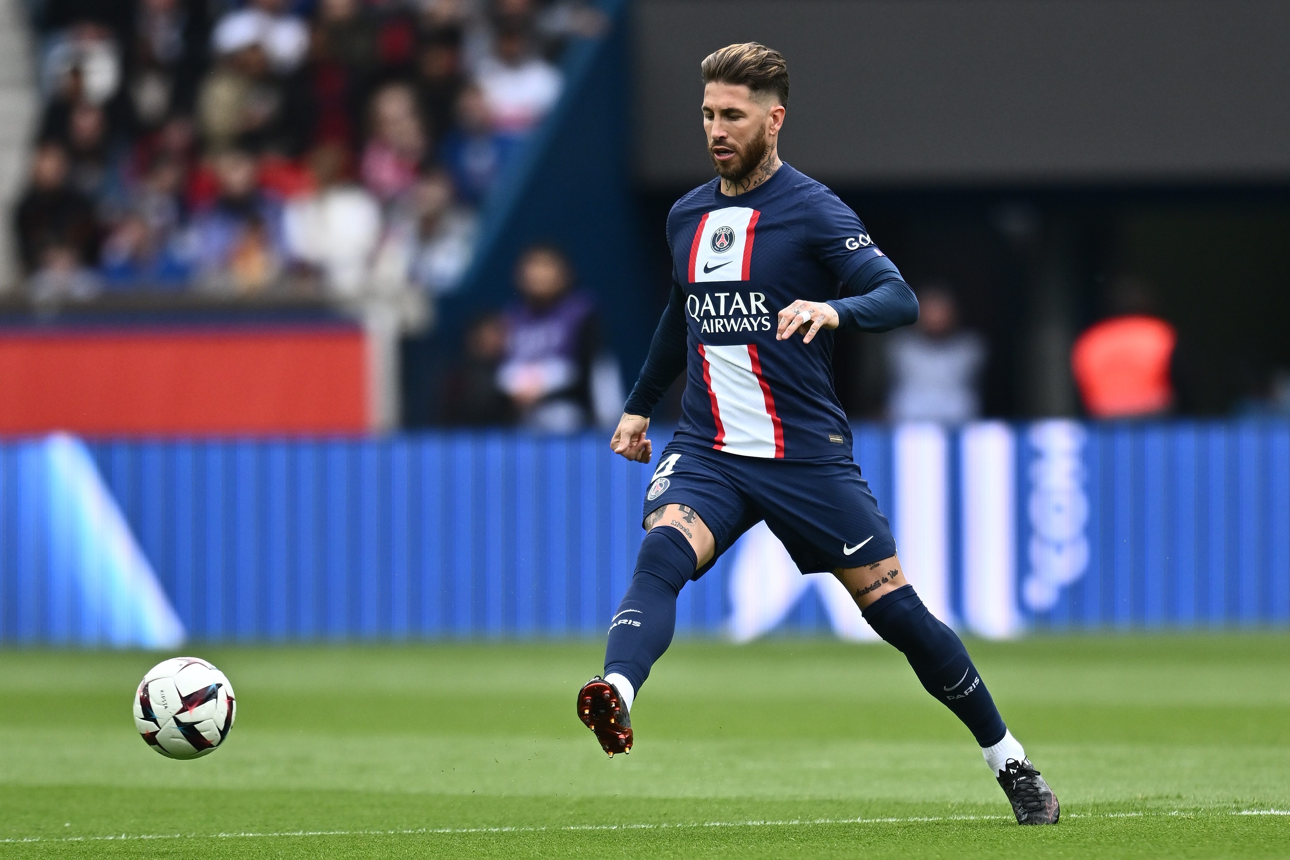 黄金一壁：里昂主场迎战阿赫利的简单介绍