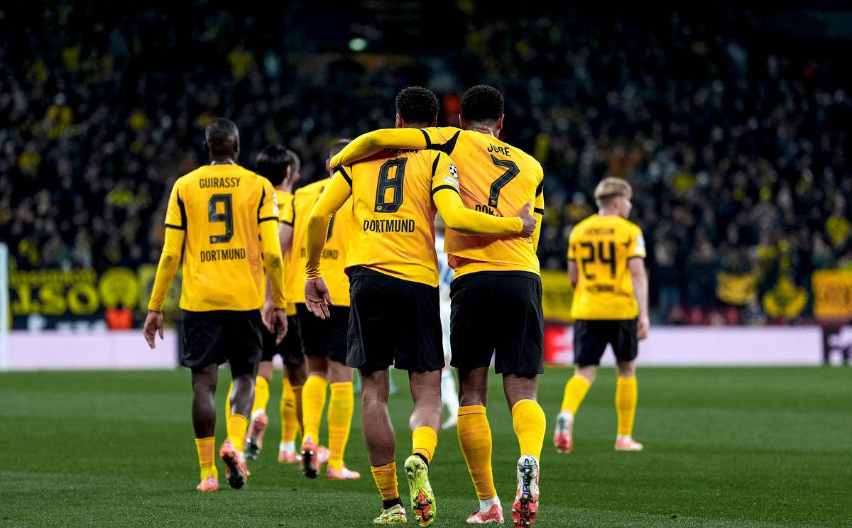 包含法兰克福主场战胜对手，表现出色实力的词条