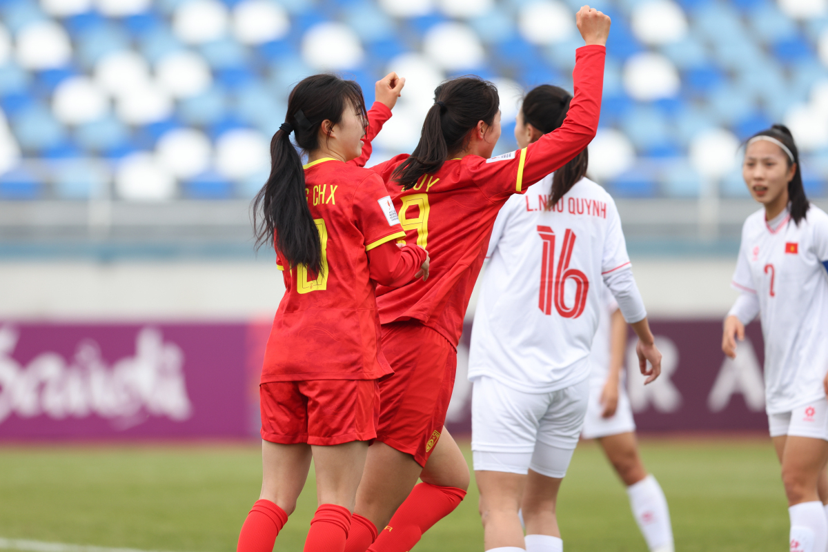 中国女足全队备战力求夺冠，精神高度集中的简单介绍