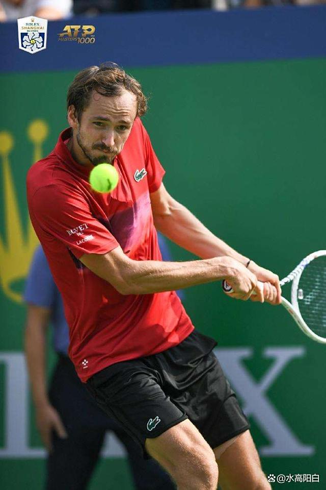 英国网球队险胜美国网球队，梅德韦杰夫制霸全场的简单介绍