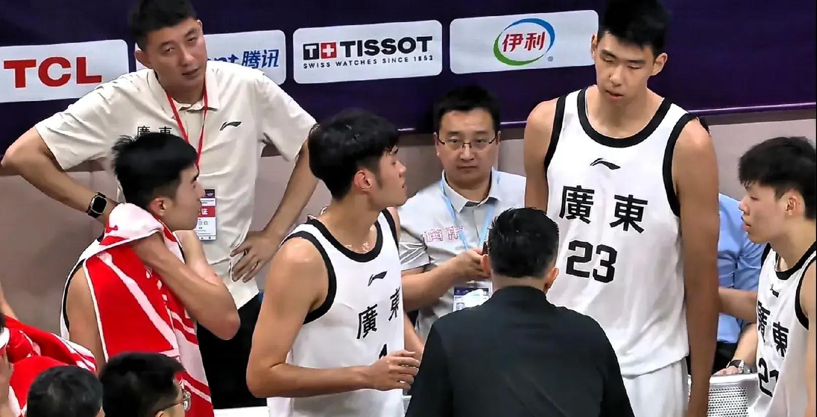 广东男篮在比赛中展现出坚韧的心态，成功击败对手的简单介绍