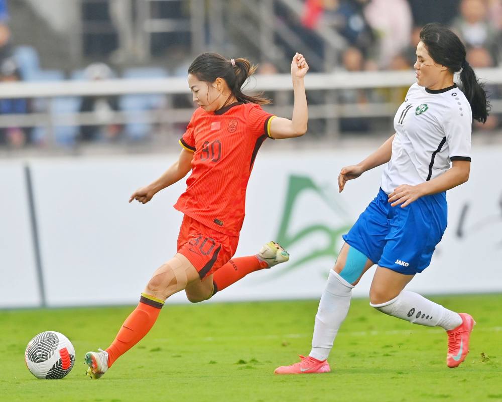 竞技巅峰：中国女足队在比赛中展现实力