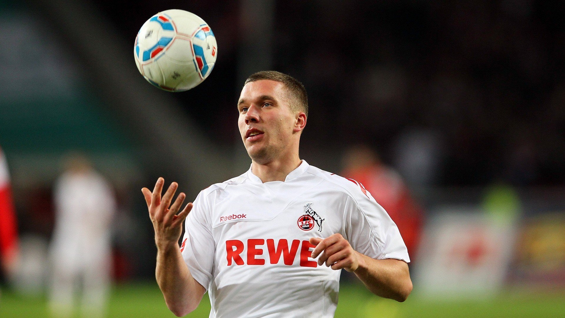 欧冠淘汰赛焦点战,AC米兰硬仗取胜卡塔尔财团背后的足球哲学